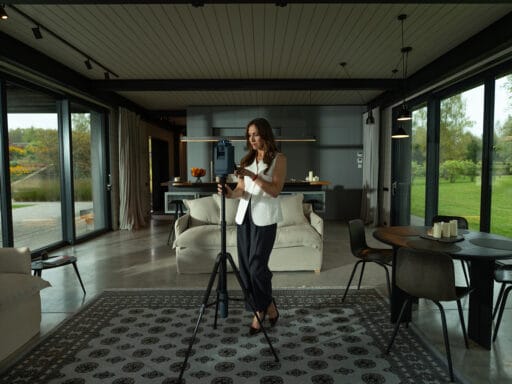 Using Seasonal Photography to Appeal to Buyers Year-Round